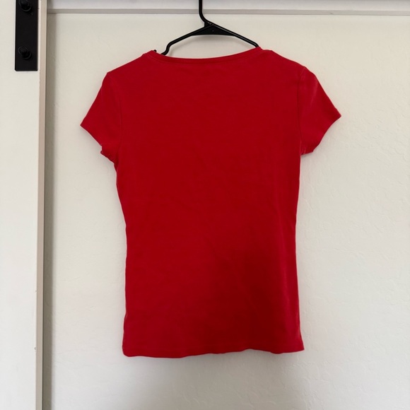 Tommy Hilfiger Women’s Classic Preppy Red V-neck T-shirt Cotton Embroidered Logo - Picture 2 of 4